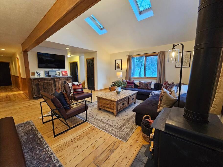 Private And Updated Breck Home With Hot Tub Брекенридж Экстерьер фото